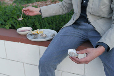 QUINN EATS OYSTERS
